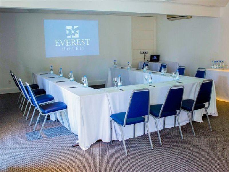 Everest Porto Alegre Hotel Exterior photo