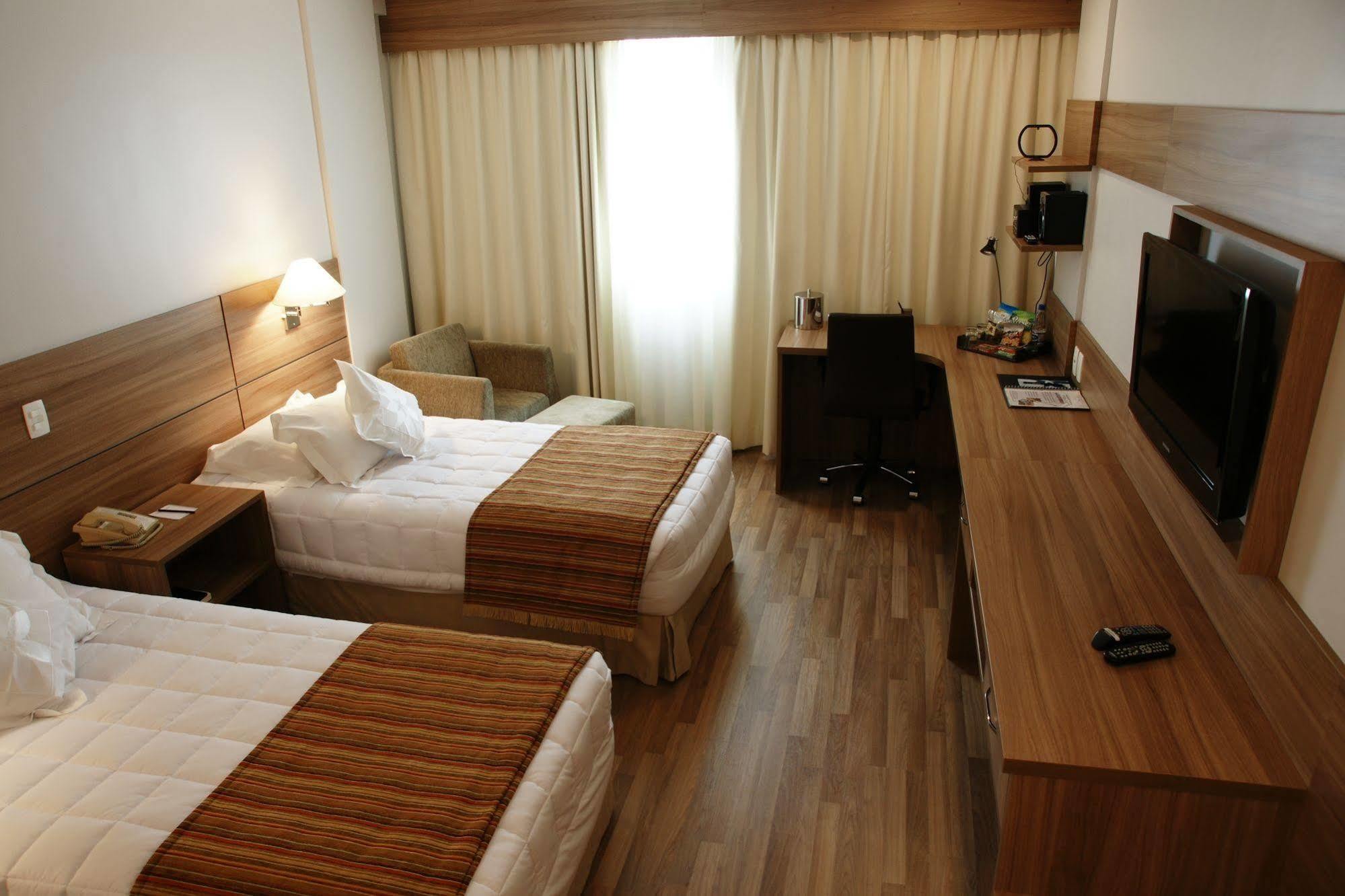 Everest Porto Alegre Hotel Exterior photo