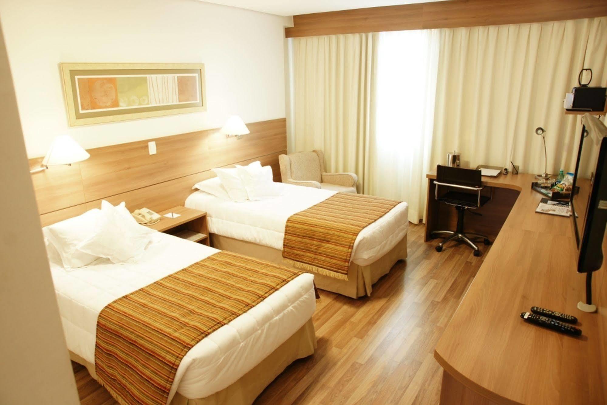 Everest Porto Alegre Hotel Exterior photo